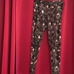 LuLaRoe Pants - Tall & Curvy Black / Gray print LulaRoe leggings LuLaRoe Pants - Tall & Curvy Black / Gray print LulaRoe leggings